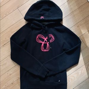 TNA Classic Pullover